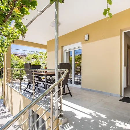 Apartment Dionysos *