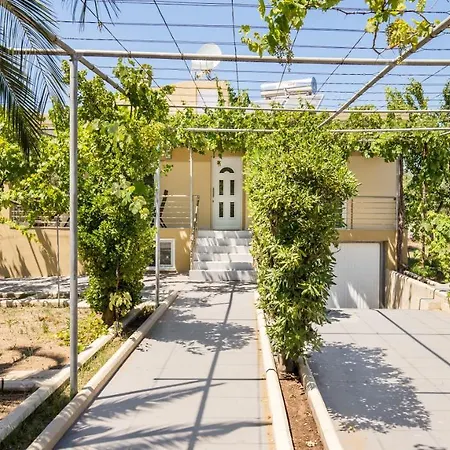 Apartment Dionysos Potos